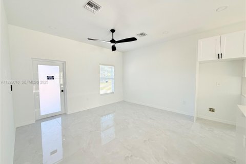 House in Punta Gorda, Florida 3 bedrooms, 98.76 sq.m. № 1987455 - photo 11