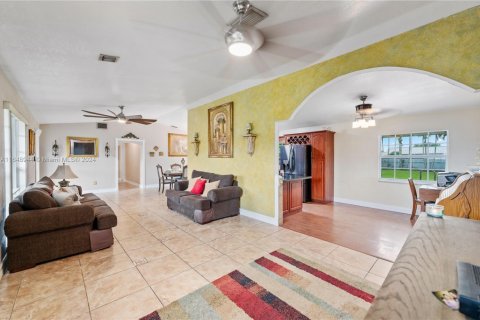 Купить виллу или дом в Хомстед, Флорида 4 спальни, 163.14м2, № 2023027 - фото 13