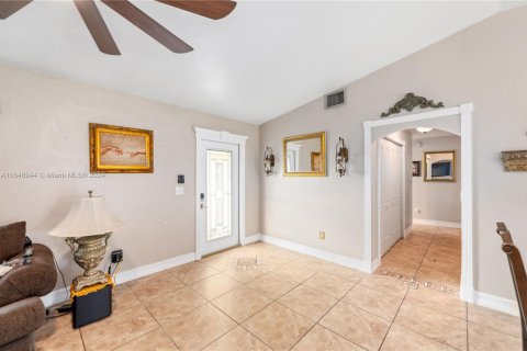 Купить виллу или дом в Хомстед, Флорида 4 спальни, 163.14м2, № 2023027 - фото 11