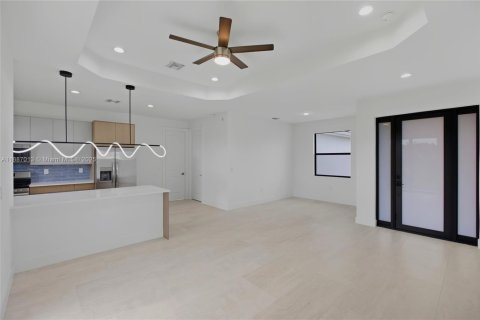 Купить виллу или дом в Кейп-Корал, Флорида 3 спальни, 136.94м2, № 1941660 - фото 24