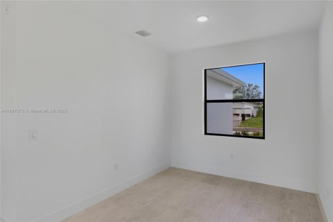 Купить виллу или дом в Кейп-Корал, Флорида 3 спальни, 136.94м2, № 1941660 - фото 27