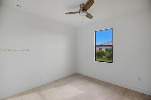 Купить виллу или дом в Кейп-Корал, Флорида 3 спальни, 136.94м2, № 1941660 - фото 13