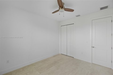 Купить виллу или дом в Кейп-Корал, Флорида 3 спальни, 136.94м2, № 1941660 - фото 15