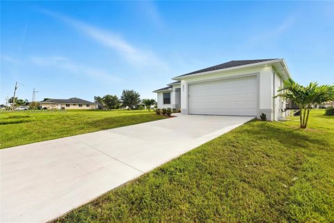 Купить виллу или дом в Кейп-Корал, Флорида 3 спальни, 136.94м2, № 1941660 - фото 2