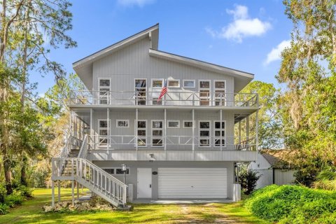 House in Lady Lake, Florida 3 bedrooms, 224.45 sq.m. № 1434391 - photo 1