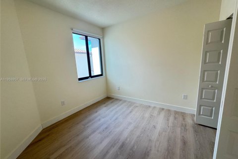 Adosado en alquiler en Doral, Florida, 3 dormitorios, 173.36 m2 № 2011808 - foto 12