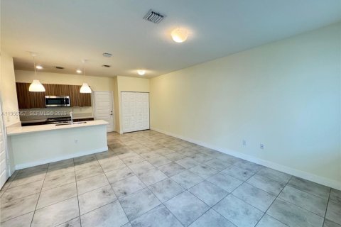 Adosado en alquiler en Doral, Florida, 3 dormitorios, 173.36 m2 № 2011808 - foto 3