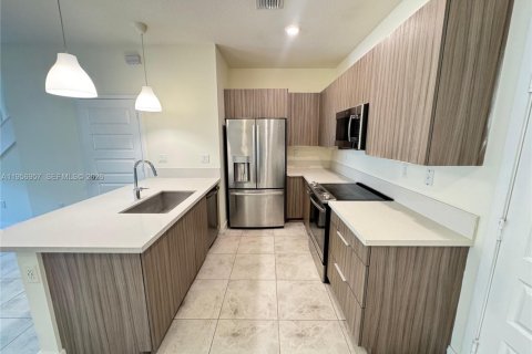 Adosado en alquiler en Doral, Florida, 3 dormitorios, 173.36 m2 № 2011808 - foto 5