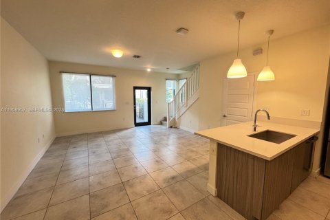 Adosado en alquiler en Doral, Florida, 3 dormitorios, 173.36 m2 № 2011808 - foto 6