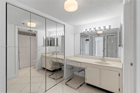Copropriété à vendre à Aventura, Floride: 2 chambres, 113.81 m2 № 1836214 - photo 12