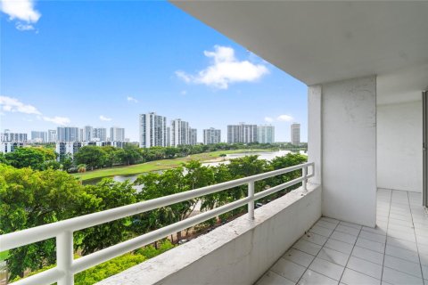 Copropriété à vendre à Aventura, Floride: 2 chambres, 113.81 m2 № 1836214 - photo 1