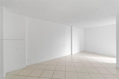 Copropriété à vendre à Aventura, Floride: 2 chambres, 113.81 m2 № 1836214 - photo 15