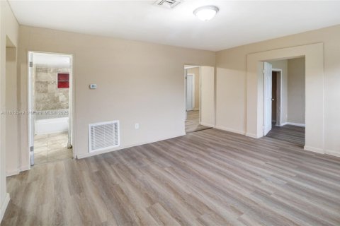 Купить виллу или дом в Помпано-Бич, Флорида 4 спальни, 83.61м2, № 1926370 - фото 3