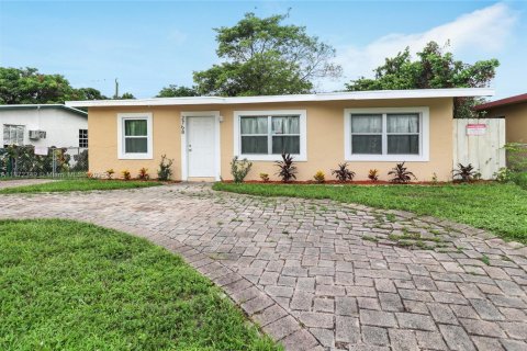 Купить виллу или дом в Помпано-Бич, Флорида 4 спальни, 83.61м2, № 1926370 - фото 1