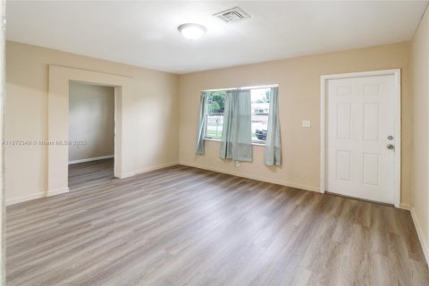 Купить виллу или дом в Помпано-Бич, Флорида 4 спальни, 83.61м2, № 1926370 - фото 4