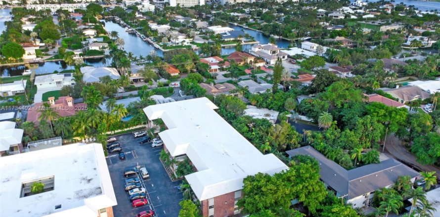 Condo in Fort Lauderdale, Florida, 1 bedroom № 1735794
