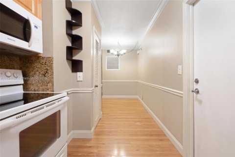 Condo in Fort Lauderdale, Florida, 1 bedroom  № 1735794 - photo 9