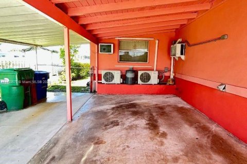 Casa en venta en Miami Gardens, Florida, 4 dormitorios, 169.83 m2 № 1790995 - foto 19