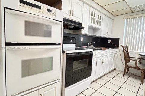 Casa en venta en Miami Gardens, Florida, 4 dormitorios, 169.83 m2 № 1790995 - foto 4