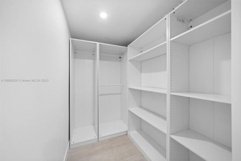Condo in North Miami Beach, Florida, 2 bedrooms  № 1811623 - photo 17