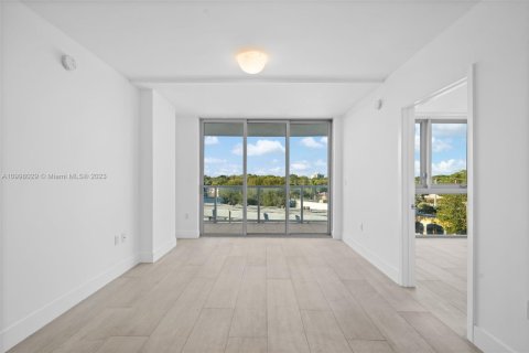 Condo in North Miami Beach, Florida, 2 bedrooms  № 1811623 - photo 11