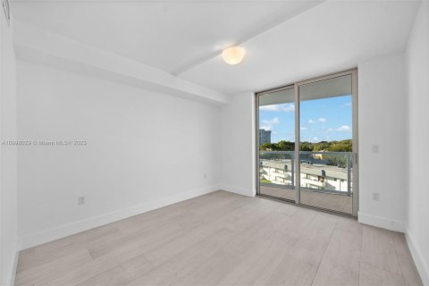 Condo in North Miami Beach, Florida, 2 bedrooms  № 1811623 - photo 15