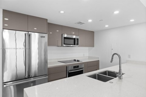 Condo in North Miami Beach, Florida, 2 bedrooms  № 1811623 - photo 8