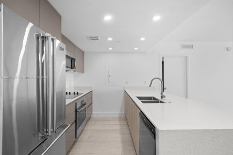 Condo in North Miami Beach, Florida, 2 bedrooms  № 1811623 - photo 7