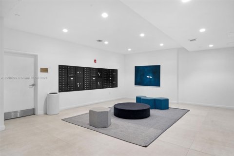 Condo in North Miami Beach, Florida, 2 bedrooms  № 1811623 - photo 25