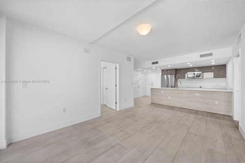 Condo in North Miami Beach, Florida, 2 bedrooms  № 1811623 - photo 5