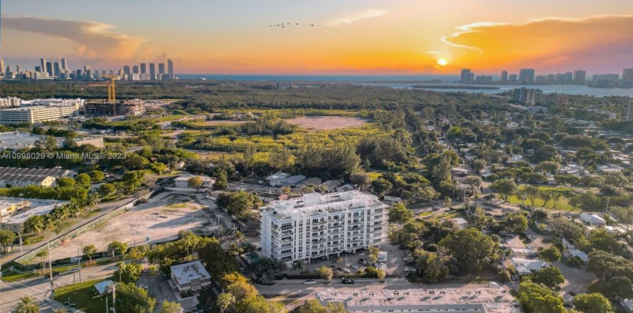 Condo in North Miami Beach, Florida, 2 bedrooms  № 1811623