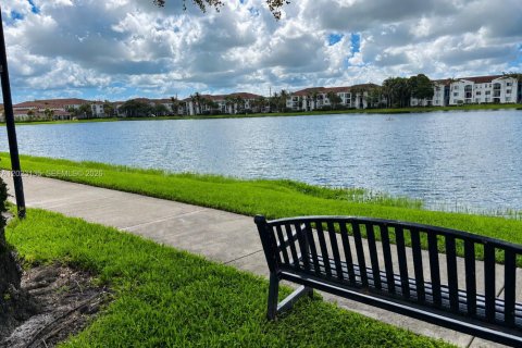 Townhouse in Miramar, Florida 3 bedrooms, 155.33 sq.m. № 2086998 - photo 28