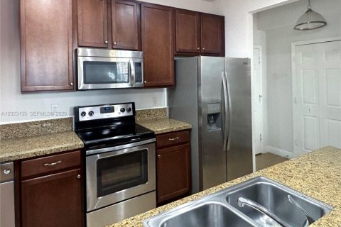 Townhouse in Miramar, Florida 3 bedrooms, 155.33 sq.m. № 2086998 - photo 6