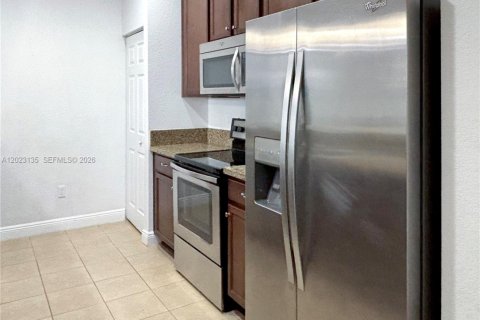 Townhouse in Miramar, Florida 3 bedrooms, 155.33 sq.m. № 2086998 - photo 7