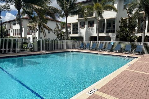 Townhouse in Miramar, Florida 3 bedrooms, 155.33 sq.m. № 2086998 - photo 30