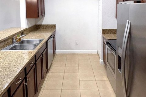 Townhouse in Miramar, Florida 3 bedrooms, 155.33 sq.m. № 2086998 - photo 9