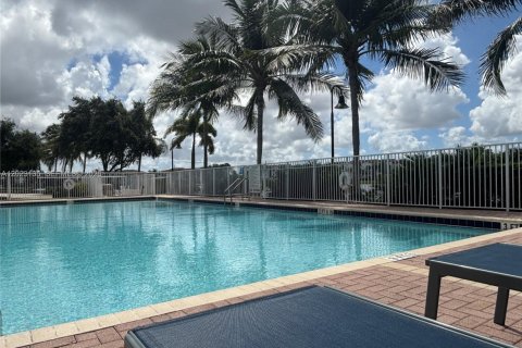 Townhouse in Miramar, Florida 3 bedrooms, 155.33 sq.m. № 2086998 - photo 29