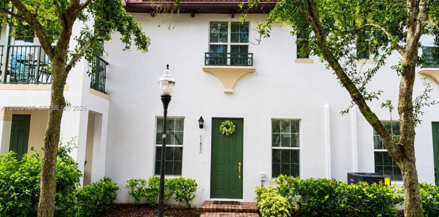 Townhouse in Miramar, Florida 3 bedrooms, 155.33 sq.m. № 2086998