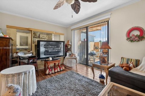 Copropriété à vendre à Pembroke Pines, Floride: 3 chambres, 136.75 m2 № 2020012 - photo 10