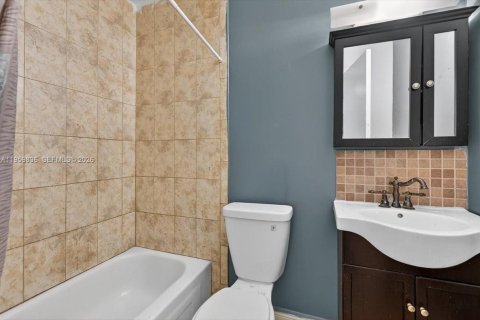 Copropriété à vendre à Pembroke Pines, Floride: 3 chambres, 136.75 m2 № 2020012 - photo 20