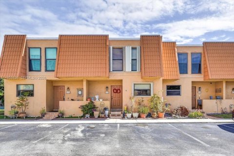 Condo à Pembroke Pines, Floride, 3 chambres  № 2020012