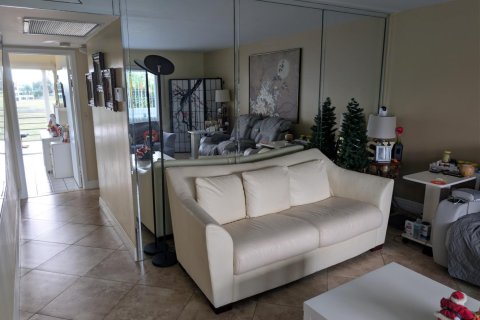 Condo in Deerfield Beach, Florida, 2 bedrooms № 2258172 - photo 3