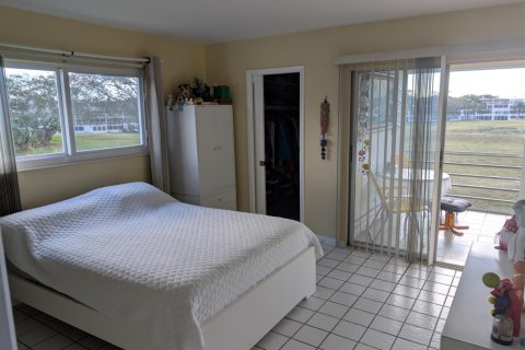 Condo in Deerfield Beach, Florida, 2 bedrooms № 2258172 - photo 10