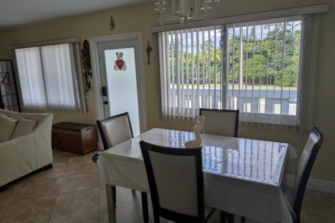 Condo in Deerfield Beach, Florida, 2 bedrooms № 2258172 - photo 6