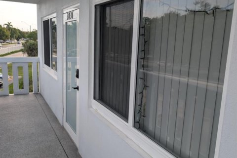 Condo in Deerfield Beach, Florida, 2 bedrooms № 2258172 - photo 15