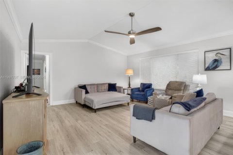 House in Homestead, Florida 4 bedrooms, 193.61 sq.m. № 2067030 - photo 28