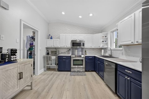 House in Homestead, Florida 4 bedrooms, 193.61 sq.m. № 2067030 - photo 21