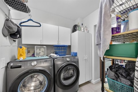 House in Homestead, Florida 4 bedrooms, 193.61 sq.m. № 2067030 - photo 24