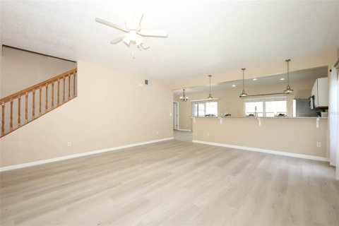 House in Orlando, Florida 4 bedrooms, 177.35 sq.m. № 1872895 - photo 12