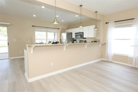 House in Orlando, Florida 4 bedrooms, 177.35 sq.m. № 1872895 - photo 14